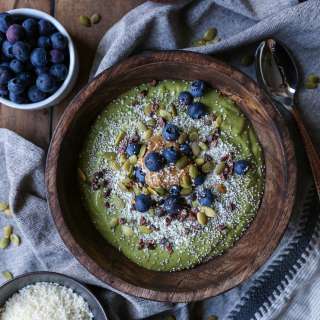 Superfood Green Smoothie Bowl