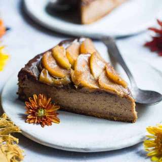 Apple Paleo Cheesecake With Caramel