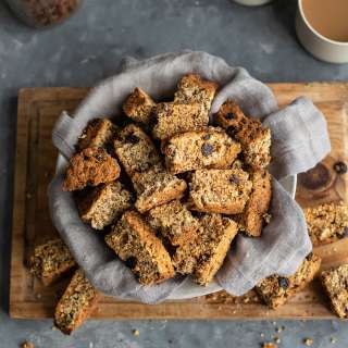 Buttermilk bran rusks with raisins and seeds