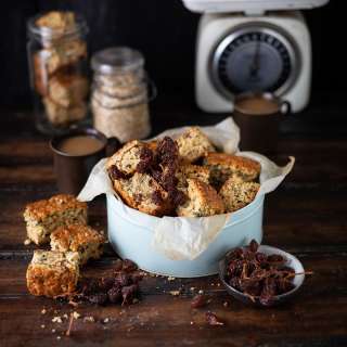 Muesli rusks with oats & raisins