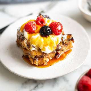 Baked French toast with apples, cinnamon, and raisins