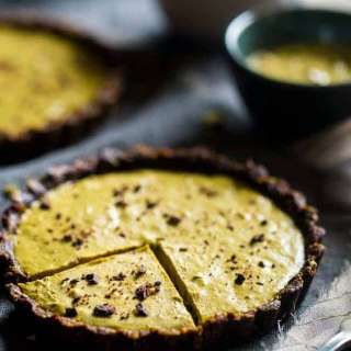 Raw Vegan Tart with Chocolate and Pistachios {Paleo plus 6 Ingredients}