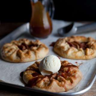 How to make apple galettes with salted caramel