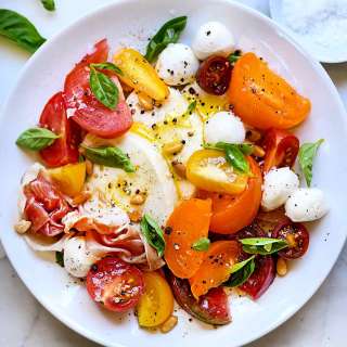 THE BEST Caprese Salad + DIY Caprese Salad Bar