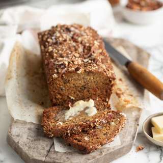 The best Banana bread with pecans and raisins