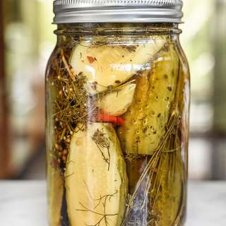 Homemade Spicy Garlic Dill Pickle Recipe