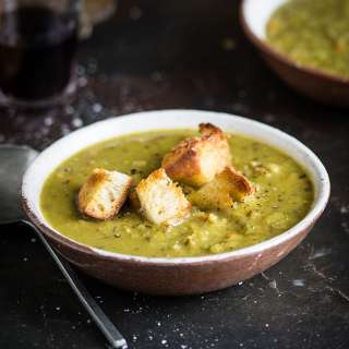 Split pea and ham hock soup