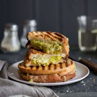 Toasted cheddar cheese sandwich with buttery leeks