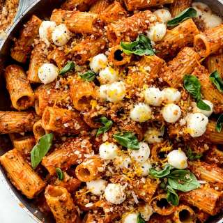 Pasta with Tomato Pesto and Garlicky Breadcrumbs