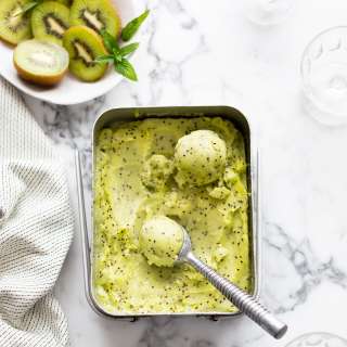 Kiwi sorbet with lemon