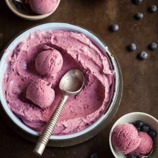 Blueberry ice cream with maple and cinnamon