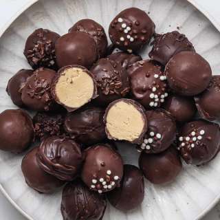 No-Bake Peanut Butter Balls