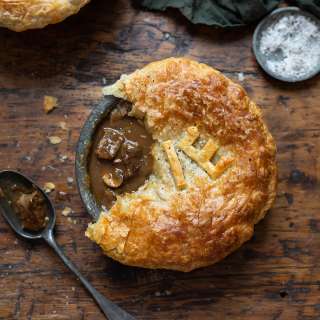 Beef & mushroom pie