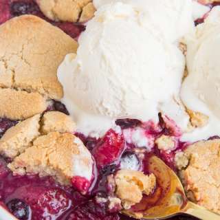 Low-Carb Mixed Berry Cobbler