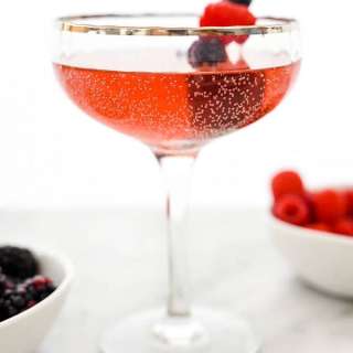 A Healthier Sparkling Elderflower Fizz Cocktail