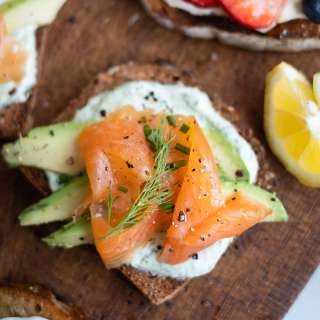 Cottage cheese toast ideas (easy, healthy, tartines)