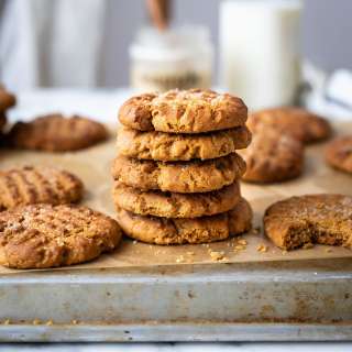 The best easy honey and ginger biscuits