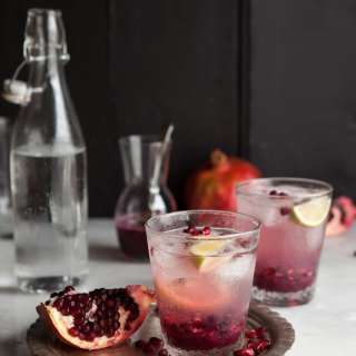 Pomegranate and ginger spritzer