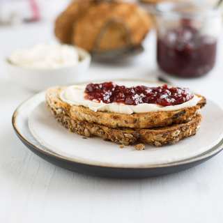 Quick strawberry jam with Pimms & ginger