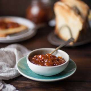 10 minute peach jam with red muscadel