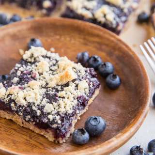 Low-Carb Blueberry Crumb Bars