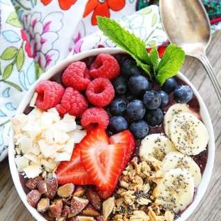 Berry Banana Smoothie Bowl
