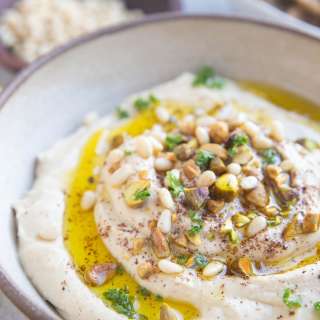 Creamy Roasted Garlic Hummus