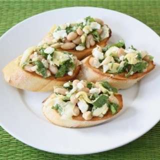 Spinach Artichoke White Bean Crostini