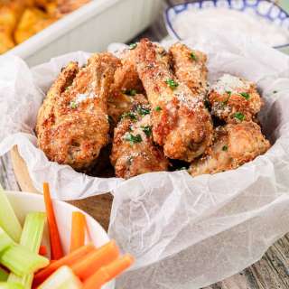 Air-Fryer Garlic And Parmesan Chicken Wings