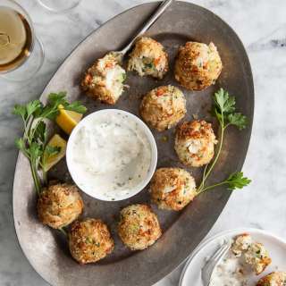 Crab Cake Poppers with Spicy Aioli