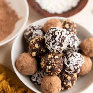 Easy Chocolate Truffles (Vegan, Paleo)
