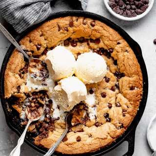 Skillet Chocolate Chip Cookie