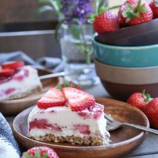 Vegan Strawberry Cheesecake Jars