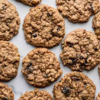Vegan Oatmeal-Raisin Cookies