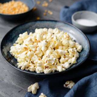 How to Make Popcorn on the Stove