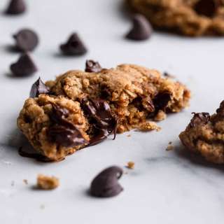 Vegan Oatmeal Chocolate Chip Cookies