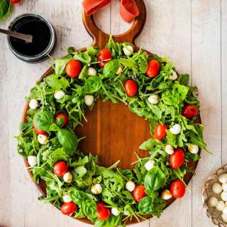 Caprese Salad Wreath