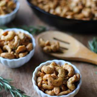 Toasted Maple Rosemary Cashews