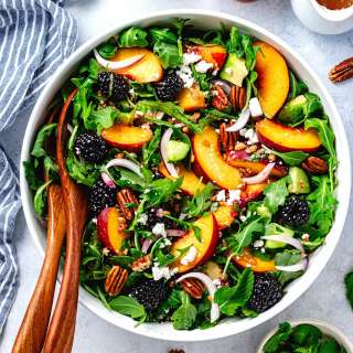 Blackberry Peach Arugula Salad with Honey Lime Dressing