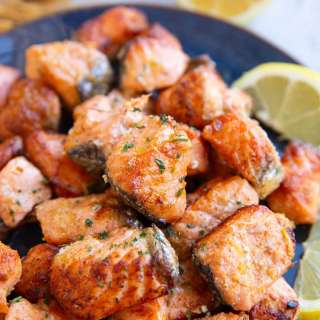 Air Fryer Lemon Garlic Salmon Bites