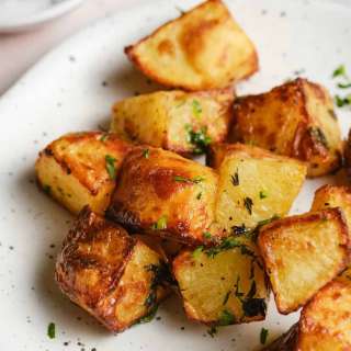 Garlic-Roasted Potatoes (Delicious and Crispy!)