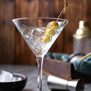 How to Make a Dry Martini Cocktail