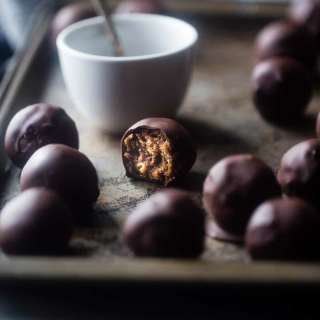 No-Bake Crispy Almond Butter Chocolate Bites