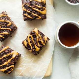 Cacao-Peanut-Oatmeal Breakfast Bars With Banana