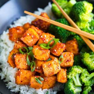 Sweet and Spicy Sriracha Tofu