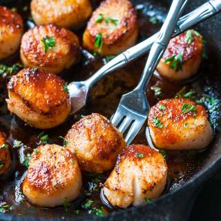 Sriracha Glazed Seared Scallops Recipe