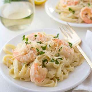 Lemon Garlic White Wine Shrimp Fettuccine Pasta