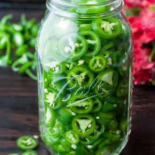 Quick Fridge Pickled Jalapeño Peppers