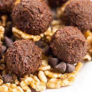 5 Ingredient Chocolate Brownie Energy Bites