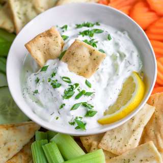 Thick and Creamy Restaurant-Style Tzatziki Dip